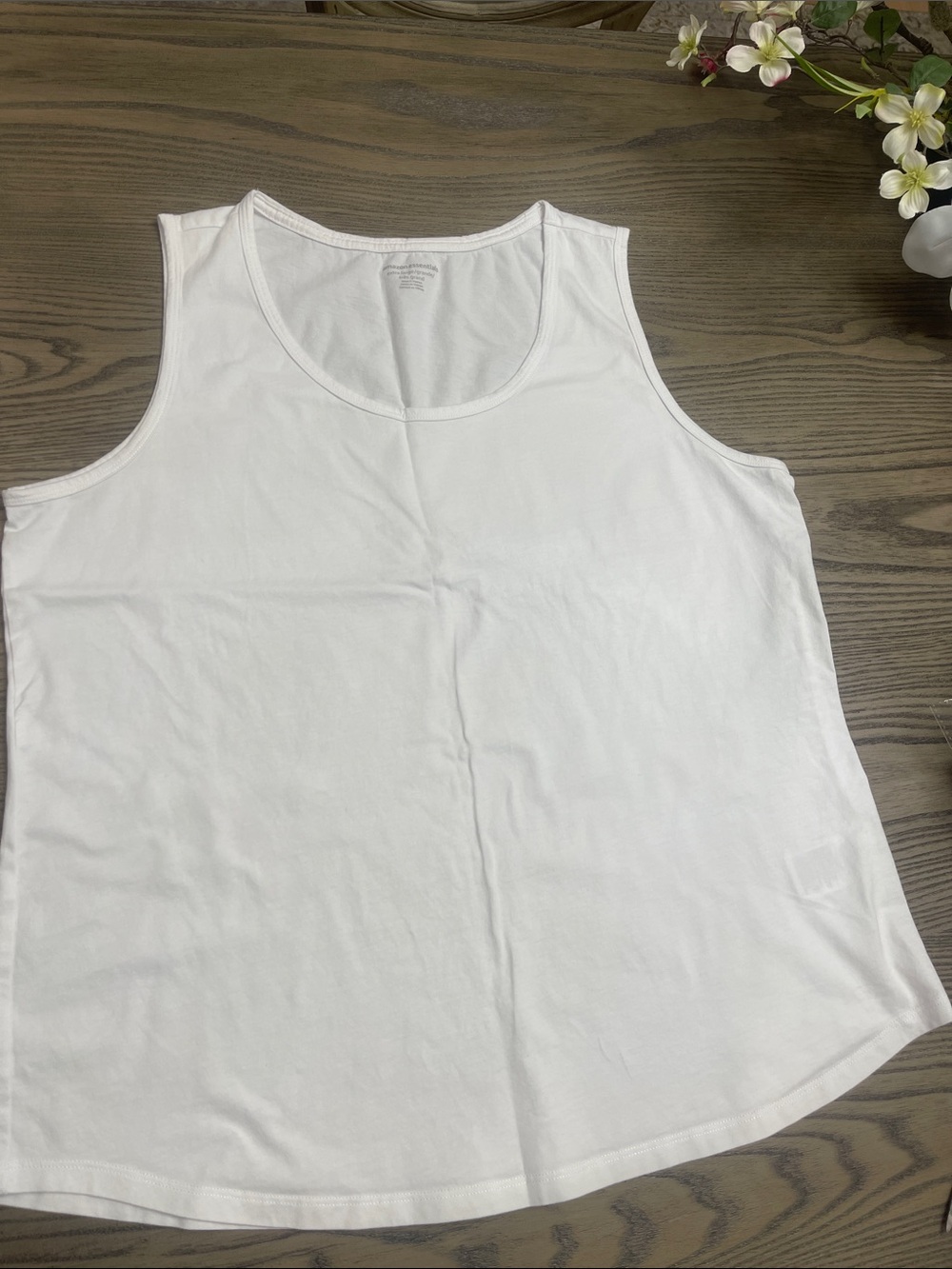 Amazon Essentials White Scoop Neck Tank Top